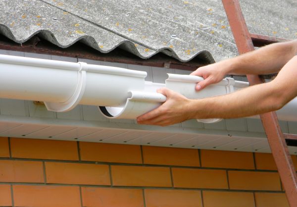 Cost of Gutter Hanging in Montgomery